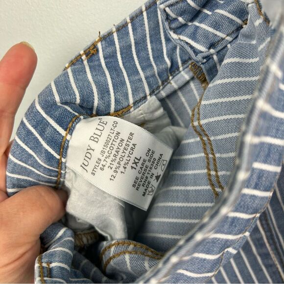Judy Blue Striped Cutoff High Waist Denim Shorts Raw Hem Stretch JB150027 Sz 1X - Picture 8 of 12